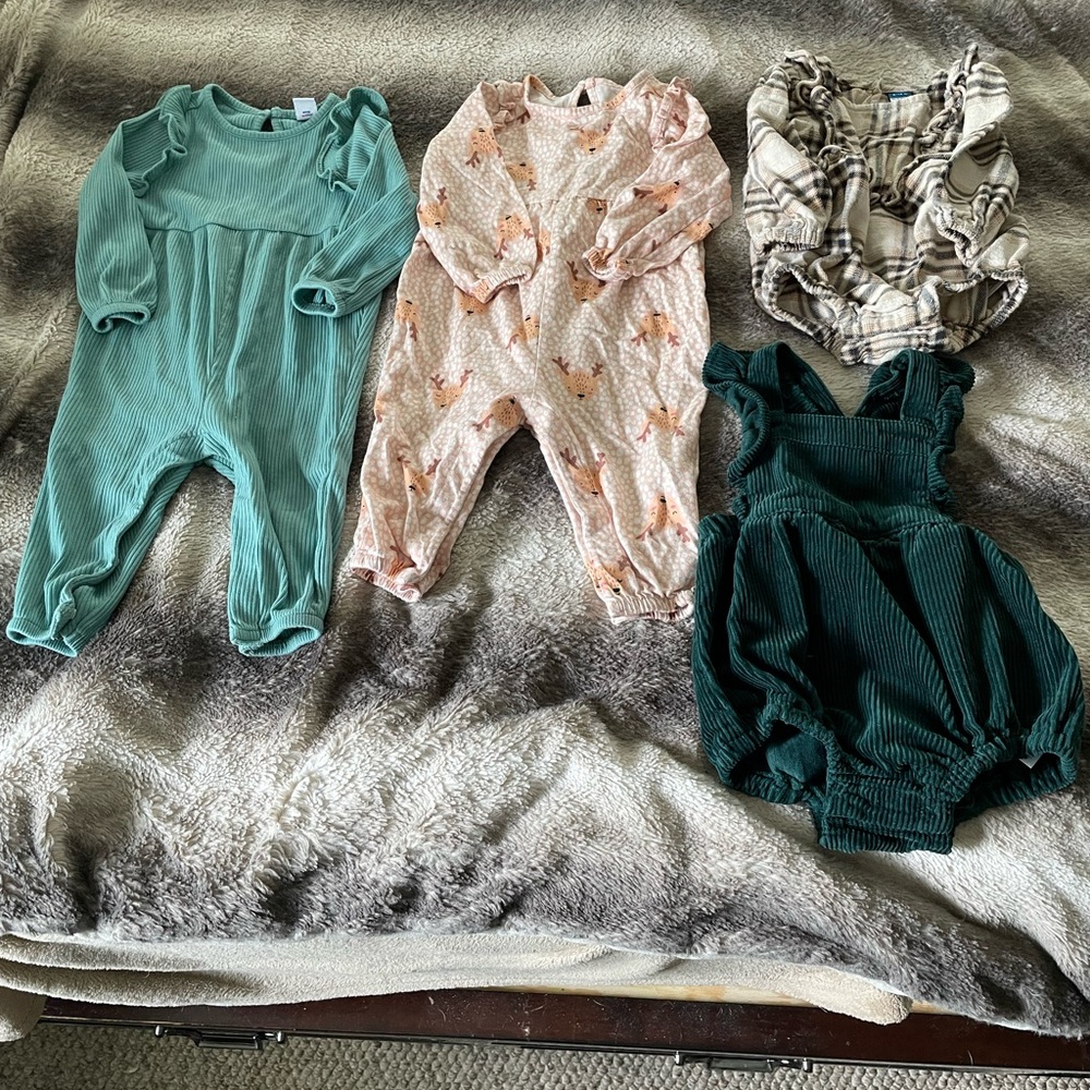 Old Navy 6-12 months Lot